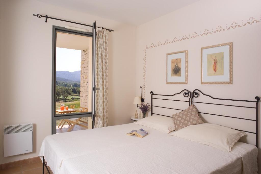 Saumane-de-Vaucluse Madame Vacances Residence Provence Country Club חדר תמונה