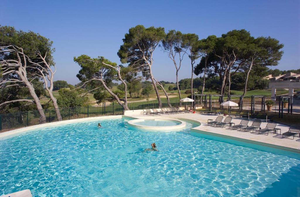 Saumane-de-Vaucluse Madame Vacances Residence Provence Country Club חדר תמונה