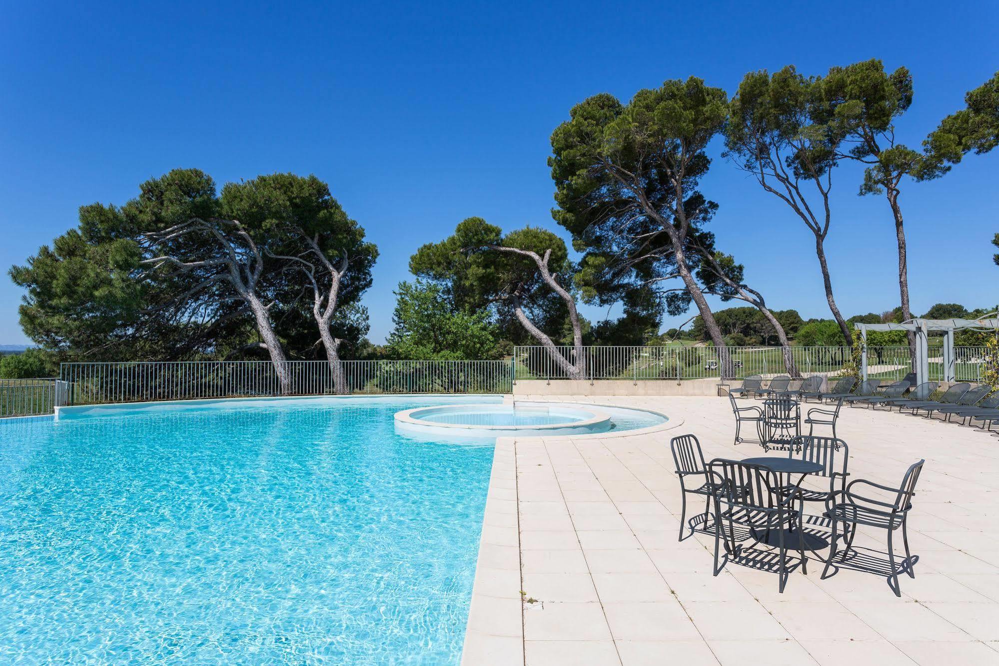 Saumane-de-Vaucluse Madame Vacances Residence Provence Country Club מראה חיצוני תמונה