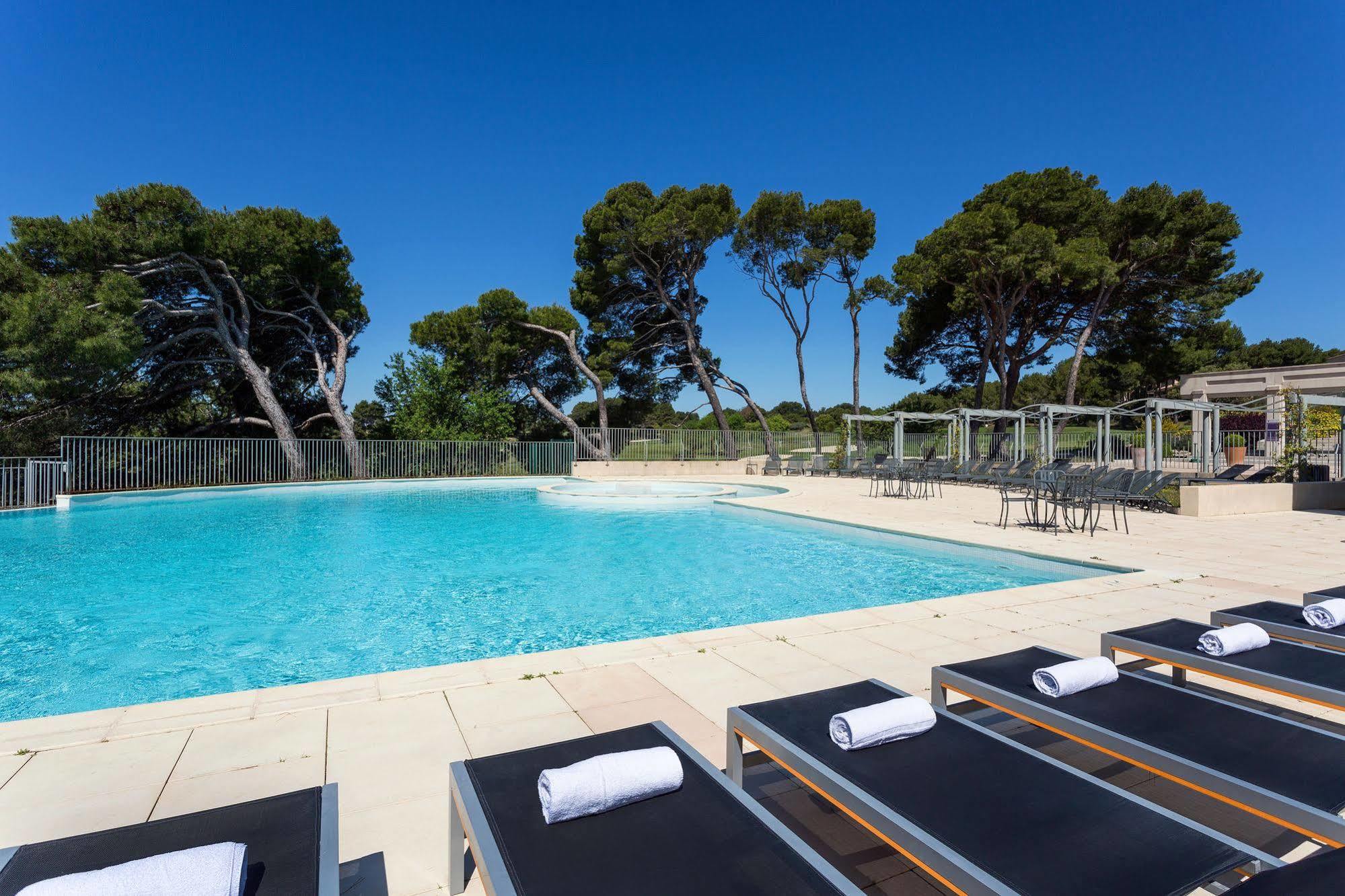 Saumane-de-Vaucluse Madame Vacances Residence Provence Country Club מראה חיצוני תמונה