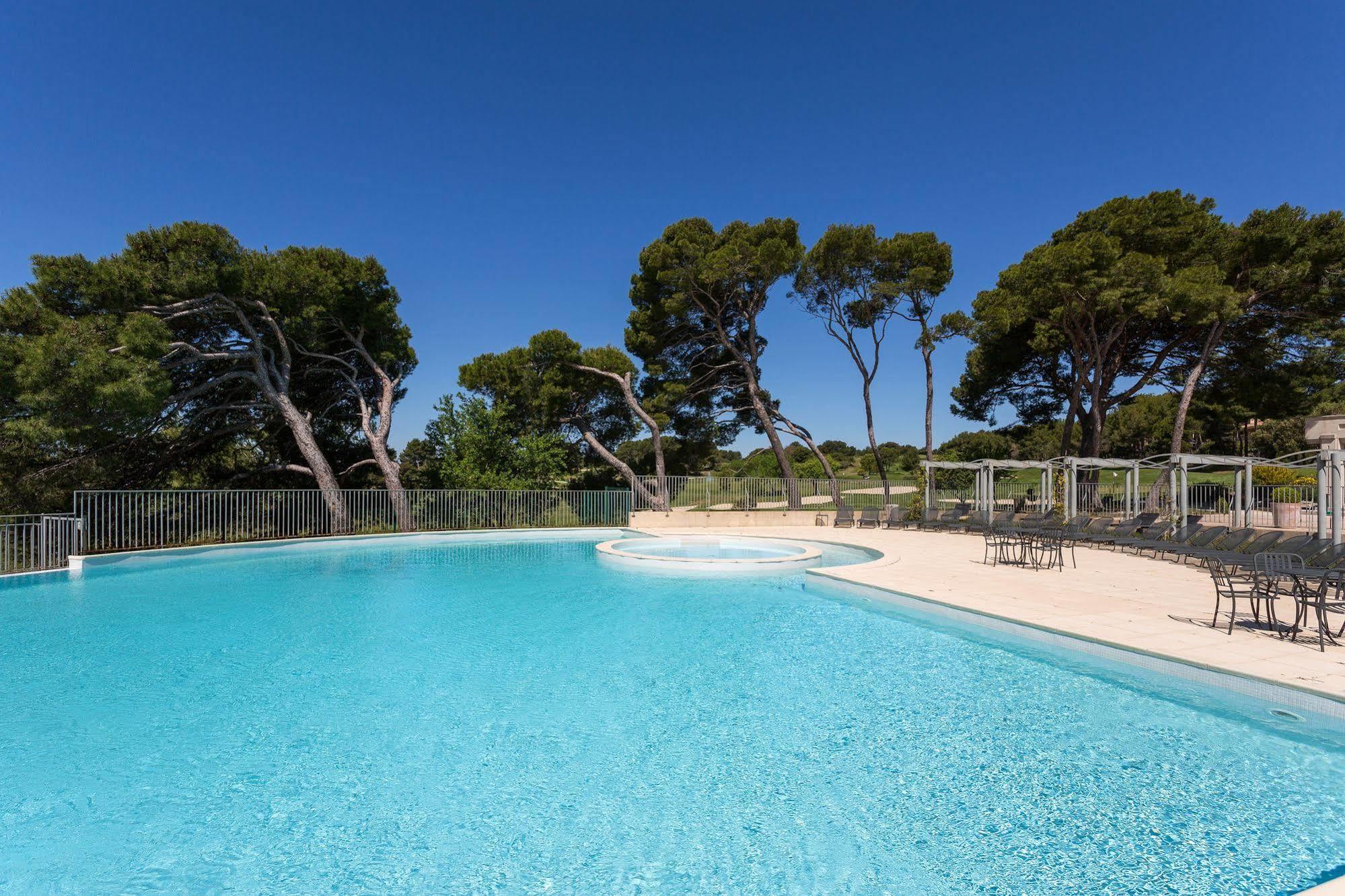 Saumane-de-Vaucluse Madame Vacances Residence Provence Country Club מראה חיצוני תמונה